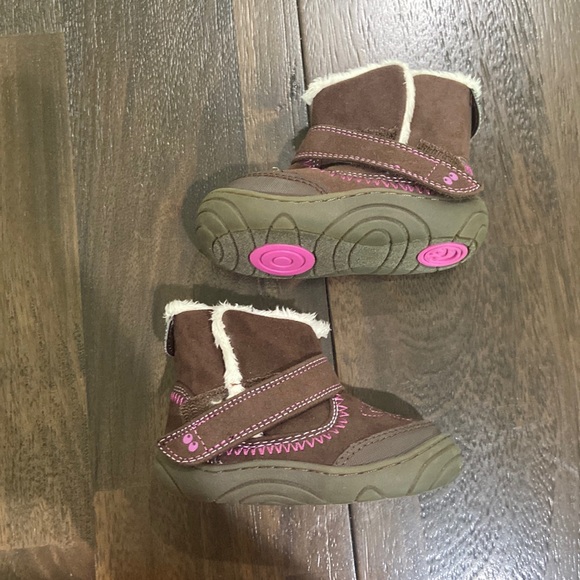 Surprise Baby Booties Arliss size 4 worn once! Brown & pink embroidered flowers - Picture 2 of 9